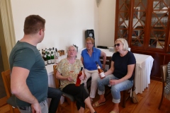 Weingut-in-Leitmeritz-die-ganz-Wichtigen-im-Discours-P1210348-